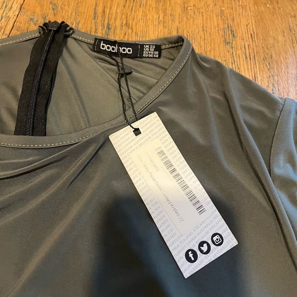 Boohoo Colorblock Romper – NWT – Size 18 - Picture 2 of 9